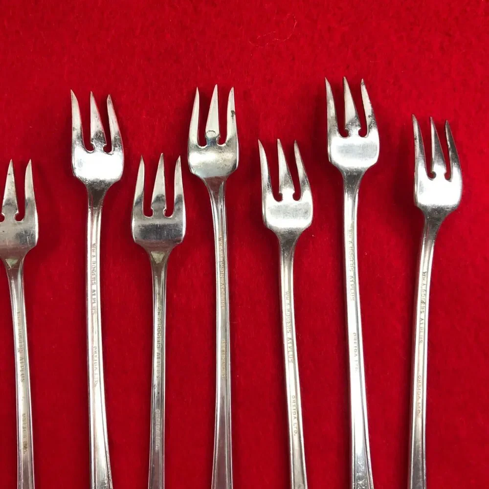 Lot of 10 Wm A. Rogers A1 Plus Oneida LTD Silver 6